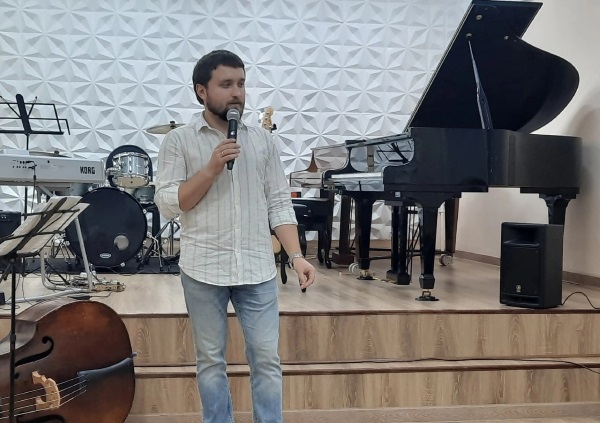 2kLUAVkuUm0